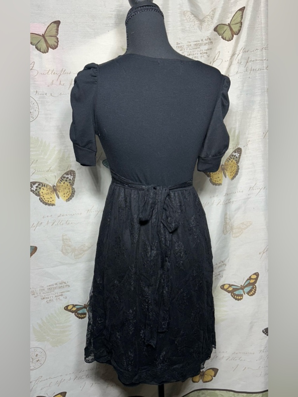 Forever 21 vintage Black Lace V-Neck Midi Dress with Puff Sleeves - Picture 2 of 4